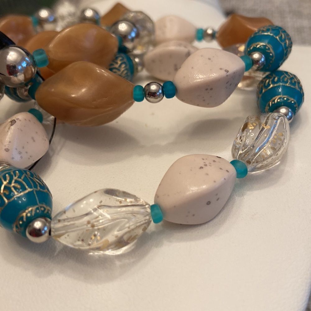 DressBarn 3 elastic bracelets NWT beads - Picture 4 of 6